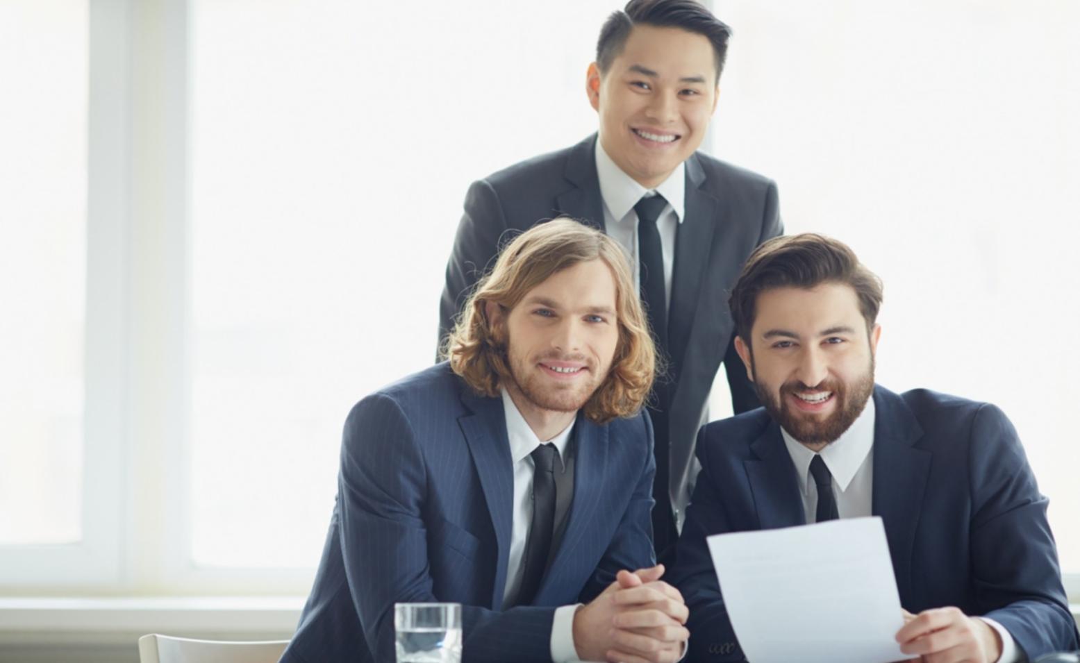Il team di lumyqoranthes durante una sessione di pianificazione strategica nel nostro ufficio di Perugia